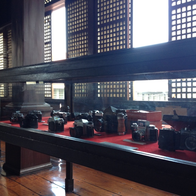 In Taal, a camera museum lures in photography buffs to look and be amazed by a wide array of vintage cameras that have shot countless memories of people through the decades. The entrance fee is just 100 Pesos.