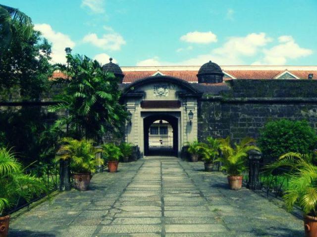 The Puerta Real, which leads to a garden. This gate was formerly used exclusively by the Governor General and the Archbishop of Manila.