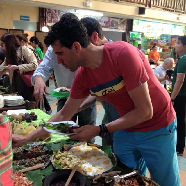 Chef Fernando Perez Arellano getting his helping of kangkong with bagging during the breakfast hosted by the Araneta Group. I remember how this breakfast featured some of the best breakfast dishes of our cuisine. From quesong puti to chocolate to beef tapa, there were lots to choose from!