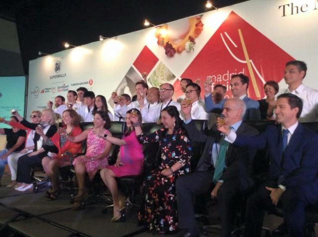 The presenters, organizers and sponsors toasting to Madrid Fusión Manila during the pre-event Press Conference.