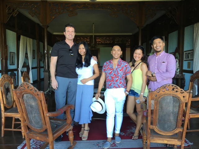 With friends at the airy sala of the Balay Negrense. With big open windows, the natural sun and wind enter freely into the manse.